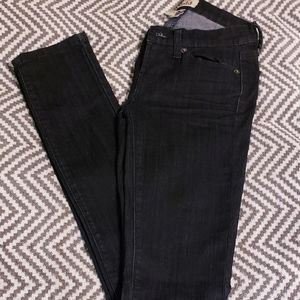 EUC Mudd dark wash skinny jeans